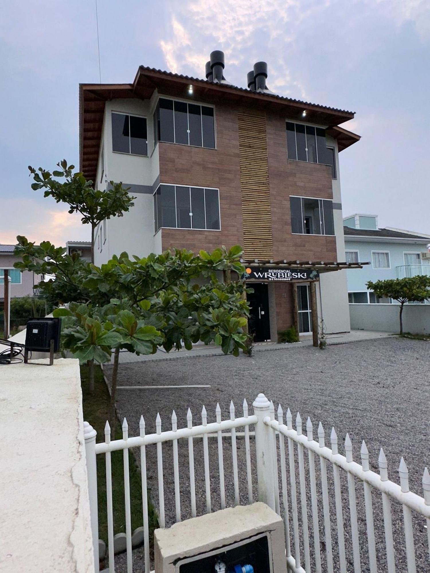 Residencial Wrubleski Sc Pinheira Exterior photo