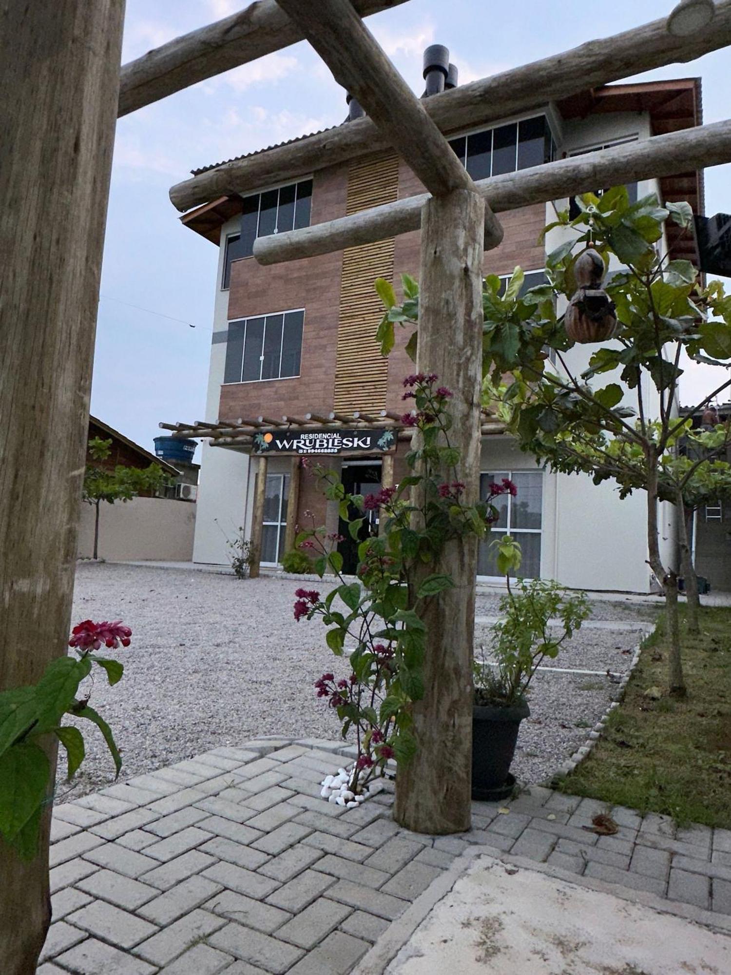 Residencial Wrubleski Sc Pinheira Exterior photo