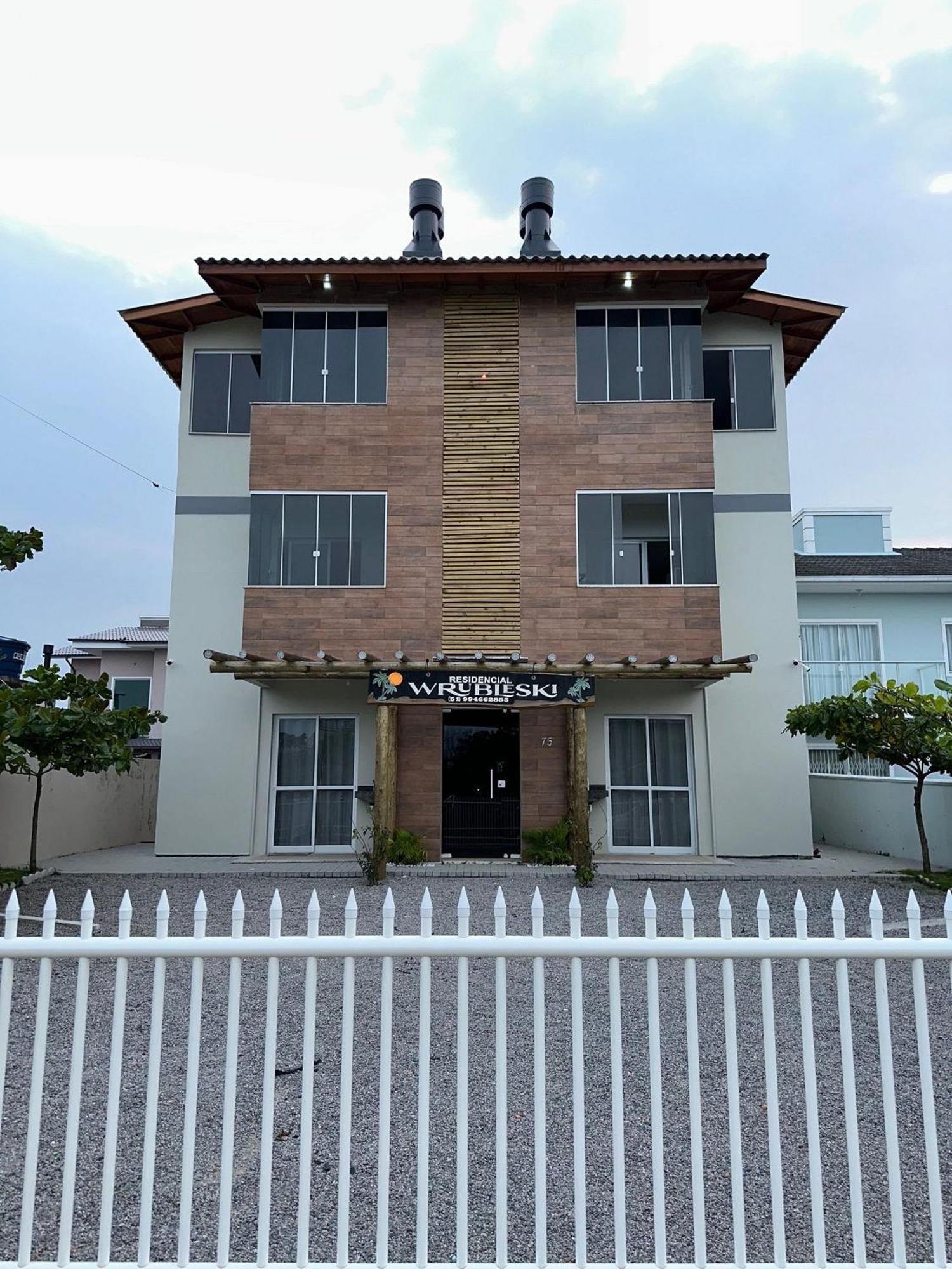 Residencial Wrubleski Sc Pinheira Exterior photo