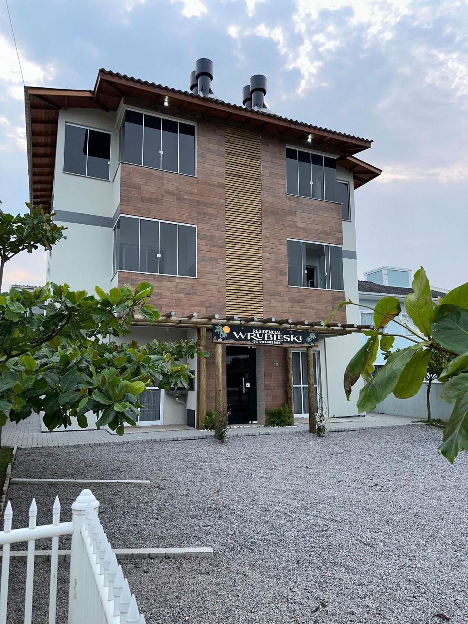 Residencial Wrubleski Sc Pinheira Exterior photo