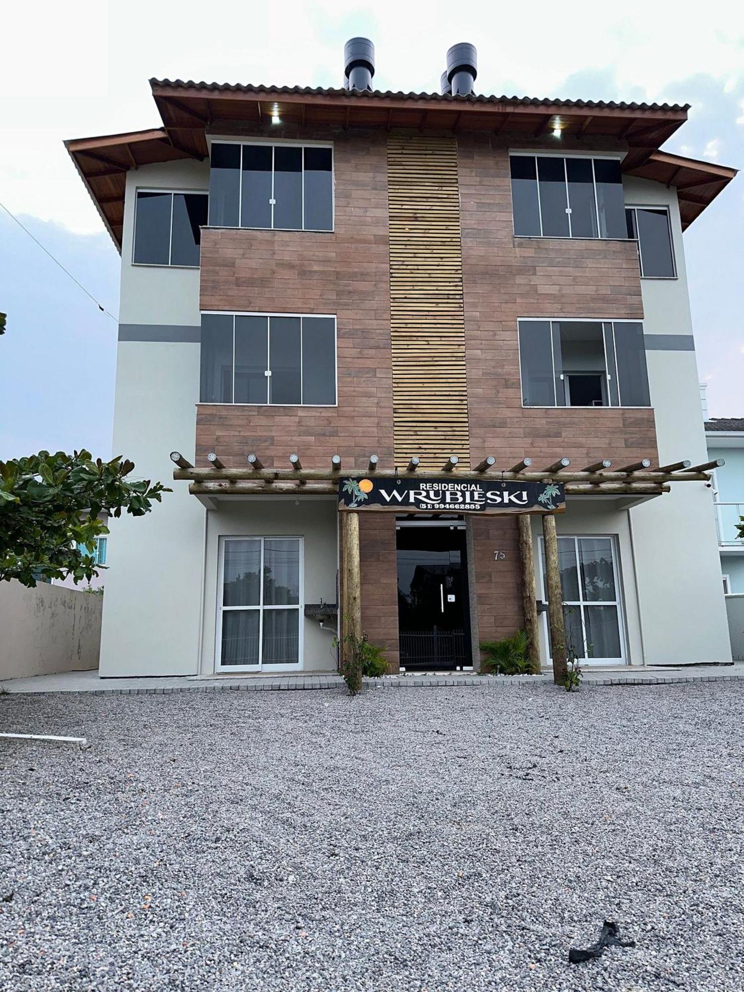 Residencial Wrubleski Sc Pinheira Exterior photo